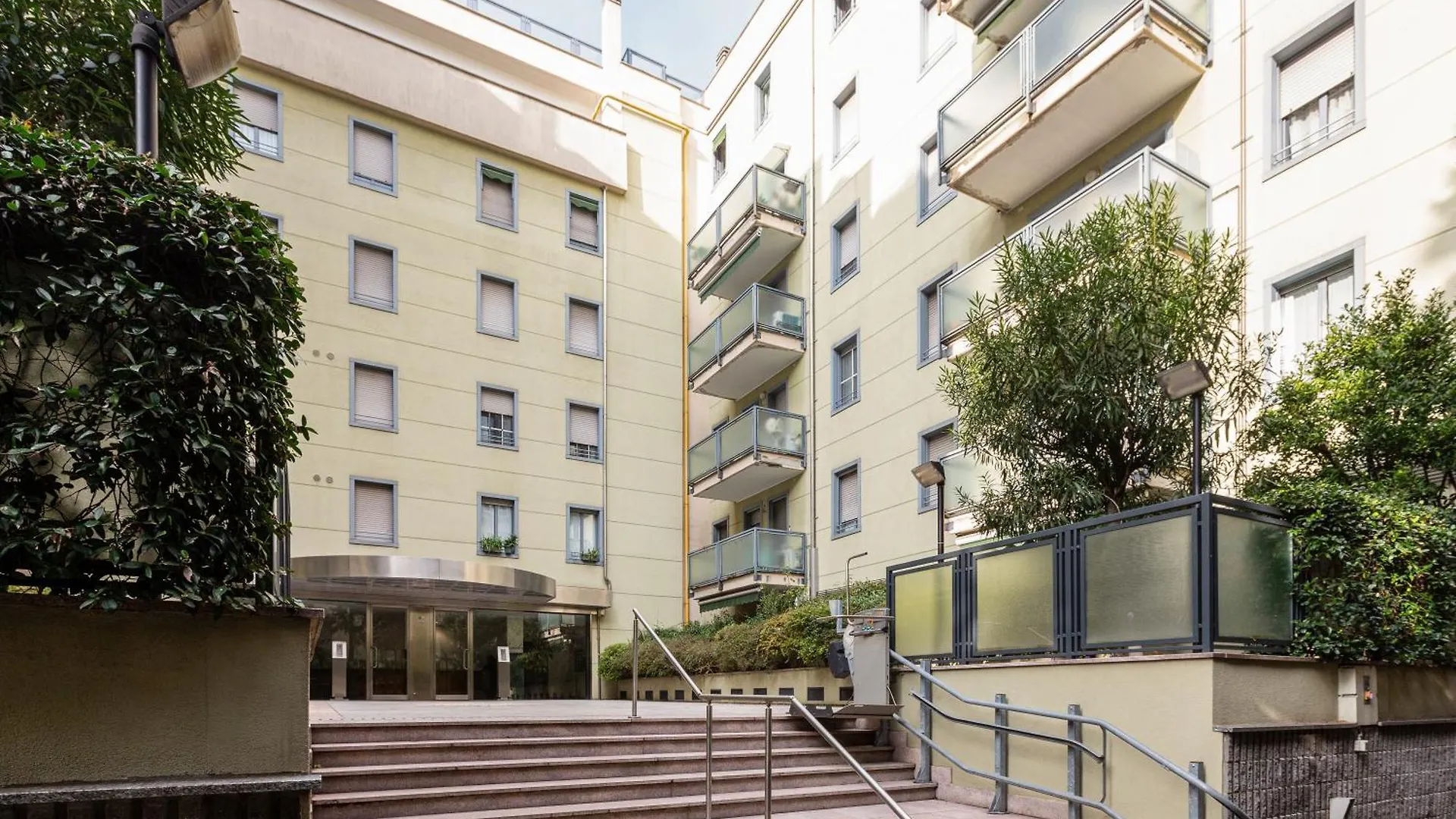 Apartment Zara Cozy Apt With Balcony - 250M From M5 Istria Milan